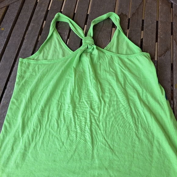 Training tank top NWOT - Picture 2 of 3
